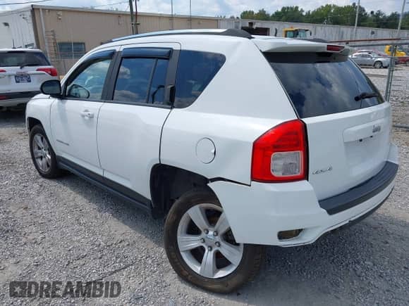 2012 Jeep Compass Sport z VIN 1C4NJDBBXCD608033, wystawiony jako IAAI lot #43069199 z przebiegiem 177 249 mil mil oraz . Historia ofert i sprzedaży dostępna na DreamBid. Obrazek 3.