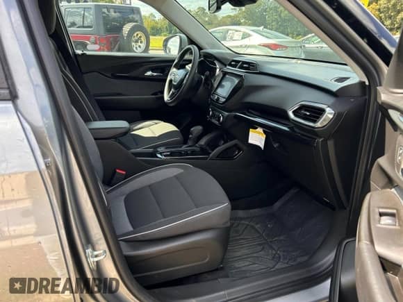 2023 Chevrolet TrailBlazer LT с VIN KL79MRSL2PB192766, выставлен на аукционе Copart как лот 80853405 с пробегом 1 897 миль миль и Списание • Salvage title. История ставок и продаж доступна на DreamBid. Изображение 5.