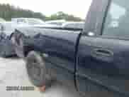 2000 Chevrolet Silverado 1500 z VIN 1GCEC14T7YZ313576, wystawiony jako IAAI lot #42131120 z przebiegiem 305 082 mil mil oraz . Historia ofert i sprzedaży dostępna na DreamBid. Obrazek 6.