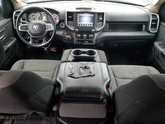 2020 Ram 1500 Big Horn z VIN 1C6SRFMT6LN339656, wystawiony jako Copart lot #51406595 z przebiegiem 88 165 mil mil oraz Szkoda całkowita • Salvage title. Historia ofert i sprzedaży dostępna na DreamBid. Obrazek 8.