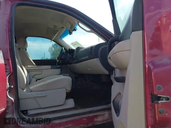 2007 Chevrolet Silverado 1500 1LT с VIN 2GCEC13C171621786, выставлен на аукционе IAAI как лот 43334009 с пробегом 266 050 миль миль и . История ставок и продаж доступна на DreamBid. Изображение 18.