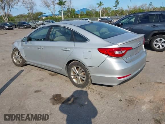 2017 Hyundai Sonata SE с VIN 5NPE24AF9HH493850, выставлен на аукционе IAAI как лот 41504034 с пробегом 97 344 миль миль и . История ставок и продаж доступна на DreamBid. Изображение 3.