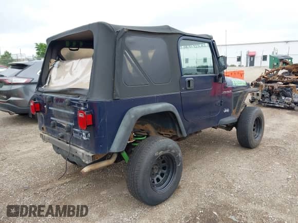2000 Jeep Wrangler SE with VIN 1J4FA29P4YP740134, listed as a IAAI auction lot 42772253 with 168,656 mi miles and . Bid and sale history available at DreamBid. Image 4.