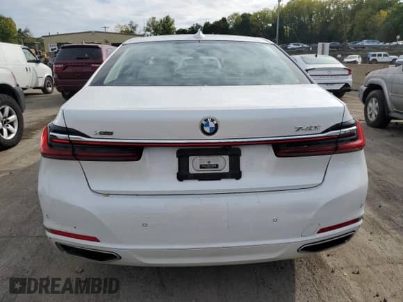 2021 BMW 7 Series 740i xDrive with VIN WBA7T4C00MCG02720, listed as a Copart auction lot 72033844 with 29,767 mi miles and Salvage title. Bid and sale history available at DreamBid. Image 6.