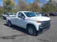 2019 Chevrolet Silverado 1500 Work Truck z VIN 3GCNYAEH4KG250794, wystawiony jako IAAI lot #43355738 z przebiegiem 45 132 mil mil oraz . Historia ofert i sprzedaży dostępna na DreamBid. Obrazek 1.