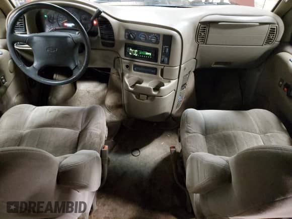 1998 Chevrolet Astro with VIN 1GNEL19W4WB154368, listed as a Copart auction lot 84910114 with 197,896 mi miles and Clean title. Bid and sale history available at DreamBid. Image 8.
