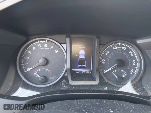 2017 Toyota Tacoma SR5 z VIN 3TMCZ5AN7HM089004, wystawiony jako IAAI lot #43401587 z przebiegiem 103 356 mil mil oraz . Historia ofert i sprzedaży dostępna na DreamBid. Obrazek 7.