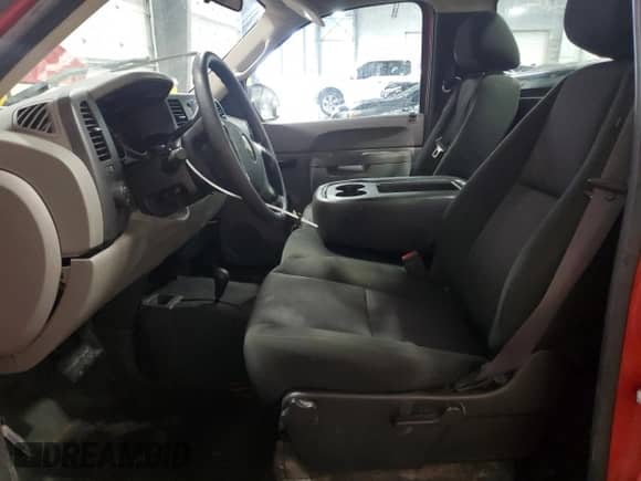 2012 Chevrolet Silverado 1500 Work Truck z VIN 1GCNKPEA4CZ100743, wystawiony jako Copart lot #70768315 z przebiegiem 183 019 mil mil oraz Szkoda całkowita • Salvage title. Historia ofert i sprzedaży dostępna na DreamBid. Obrazek 7.