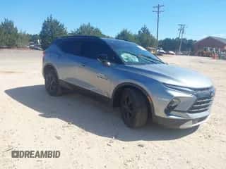 2025 Chevrolet Blazer LT с VIN 3GNKBCR47SS111528, выставлен на аукционе IAAI как лот 43420982 с пробегом 10 964 миль миль и . История ставок и продаж доступна на DreamBid. Изображение 1.