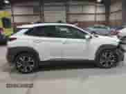 2023 Hyundai Kona Limited с VIN KM8K5CA3XPU008934, выставлен на аукционе IAAI как лот 42268244 с пробегом 73 177 миль миль и . История ставок и продаж доступна на DreamBid. Изображение 13.