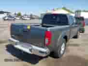 2007 Nissan Frontier SE z VIN 1N6AD09U27C410352, wystawiony jako IAAI lot #43039772 z przebiegiem 150 897 mil mil oraz . Historia ofert i sprzedaży dostępna na DreamBid. Obrazek 4.