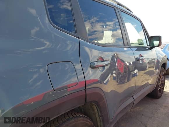 2018 Jeep Renegade Latitude with VIN ZACCJABB4JPH27118, listed as a IAAI auction lot 43283714 with 91,236 mi miles and . Bid and sale history available at DreamBid. Image 6.