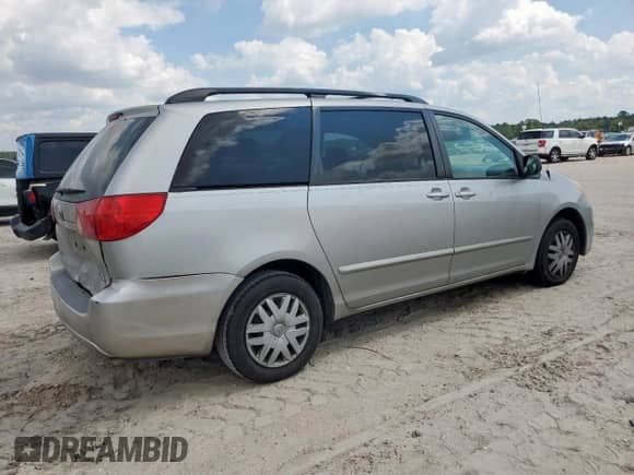2008 Toyota Sienna LE z VIN 5TDZK23C48S183009, wystawiony jako Copart lot #70295935 z przebiegiem 184 241 mil mil oraz Szkoda całkowita • Salvage title. Historia ofert i sprzedaży dostępna na DreamBid. Obrazek 3.