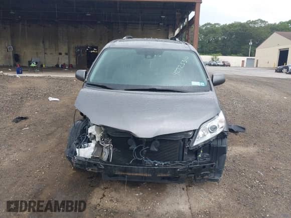 2018 Toyota Sienna LE с VIN 5TDJZ3DC4JS207649, выставлен на аукционе IAAI как лот 42725310 с пробегом 117 544 миль миль и . История ставок и продаж доступна на DreamBid. Изображение 12.