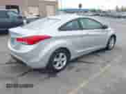 2013 Hyundai Elantra GS z VIN KMHDH6AE6DU013448, wystawiony jako IAAI lot #42773244 z przebiegiem 109 086 mil mil oraz . Historia ofert i sprzedaży dostępna na DreamBid. Obrazek 4.
