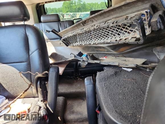 2010 Chevrolet Tahoe LTZ z VIN 1GNUCCE06AR207449, wystawiony jako Copart lot #62943685 z przebiegiem Nie podano mil oraz Szkoda całkowita • Salvage title. Historia ofert i sprzedaży dostępna na DreamBid. Obrazek 10.