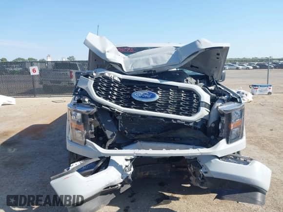 2023 Ford F-150 XL z VIN 1FTFW1E50PKF68461, wystawiony jako IAAI lot #42971295 z przebiegiem 24 695 mil mil oraz . Historia ofert i sprzedaży dostępna na DreamBid. Obrazek 12.