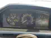 1987 Mercedes-Benz 300 E z VIN WDBEA30D4HA553388, wystawiony jako Copart lot #49947425 z przebiegiem 201 128 mil mil oraz Szkoda całkowita • Salvage title. Historia ofert i sprzedaży dostępna na DreamBid. Obrazek 9.