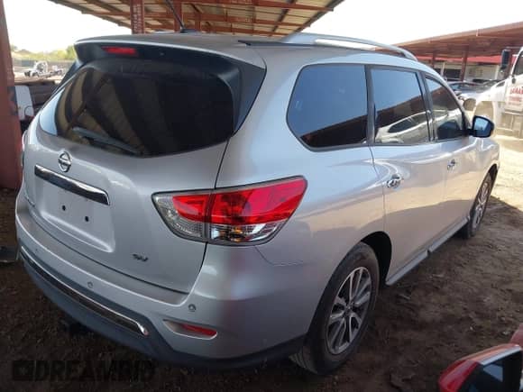 2014 Nissan Pathfinder SL with VIN 5N1AR2MN7EC661988, listed as a IAAI auction lot 42723548 with 211,044 mi miles and . Bid and sale history available at DreamBid. Image 4.