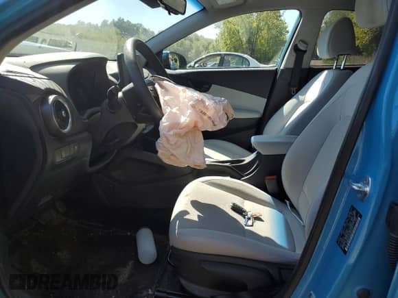 2022 Hyundai Kona SEL z VIN KM8K6CAB4NU923277, wystawiony jako Copart lot #71367365 z przebiegiem 47 145 mil mil oraz Szkoda całkowita • Salvage title. Historia ofert i sprzedaży dostępna na DreamBid. Obrazek 7.