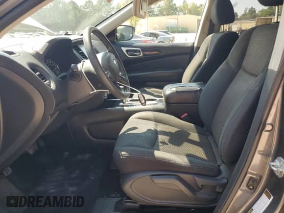 2019 Nissan Pathfinder S z VIN 5N1DR2MN6KC639215, wystawiony jako Copart lot #71620455 z przebiegiem 137 488 mil mil oraz Szkoda całkowita • Salvage title. Historia ofert i sprzedaży dostępna na DreamBid. Obrazek 7.