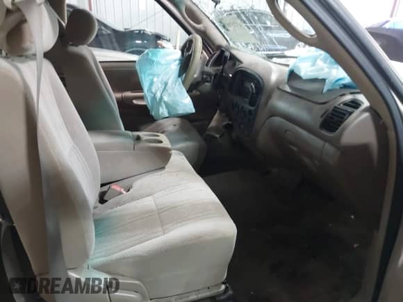 2002 Toyota Tundra SR5 z VIN 5TBBT44152S300135, wystawiony jako IAAI lot #43267676 z przebiegiem 300 860 mil mil oraz . Historia ofert i sprzedaży dostępna na DreamBid. Obrazek 5.