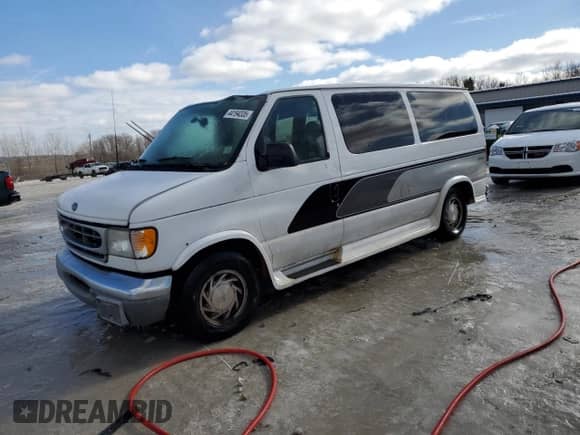 2002 Ford Econoline Cargo z VIN 1FDRE14WX2HB48802, wystawiony jako Copart lot #44194335 z przebiegiem 140 559 mil mil oraz Czysty tytuł • Clean title. Historia ofert i sprzedaży dostępna na DreamBid. Obrazek 1.