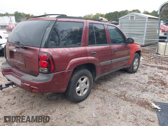 2005 Chevrolet TrailBlazer LS with VIN 1GNDS13S952216270, listed as a IAAI auction lot 43415379 with 245,169 mi miles and . Bid and sale history available at DreamBid. Image 4.