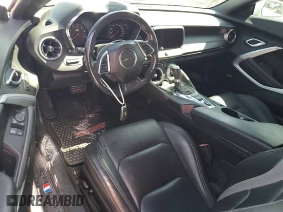 2017 Chevrolet Camaro 2SS с VIN 1G1FH3D75H0101258, выставлен на аукционе Copart как лот 77250814 с пробегом 38 098 миль миль и Списание • Salvage title. История ставок и продаж доступна на DreamBid. Изображение 8.