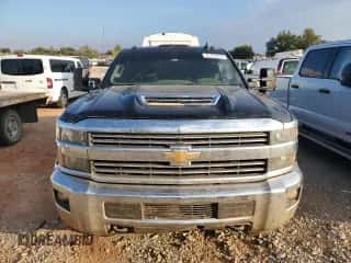2018 Chevrolet Silverado 3500HD LT with VIN 1GC4KZCY9JF202450, listed as a Copart auction lot 81818225 with 203,193 mi miles and Salvage title. Bid and sale history available at DreamBid. Image 5.