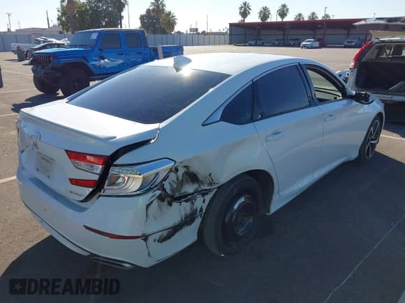 2019 Honda Accord Sport z VIN 1HGCV1F33KA147711, wystawiony jako IAAI lot #43205390 z przebiegiem 106 145 mil mil oraz . Historia ofert i sprzedaży dostępna na DreamBid. Obrazek 4.