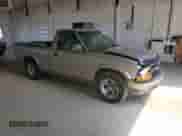 2000 Chevrolet S-10 z VIN 1GCCS1451Y8200367, wystawiony jako Copart lot #72081885 z przebiegiem 180 564 mil mil oraz Szkoda całkowita • Salvage title. Historia ofert i sprzedaży dostępna na DreamBid. Obrazek 4.