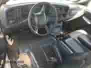 2001 Chevrolet Silverado 1500HD LS с VIN 1GCGK13U71F199303, выставлен на аукционе Copart как лот 63847805 с пробегом Не указан миль и Списание • Salvage title. История ставок и продаж доступна на DreamBid. Изображение 8.