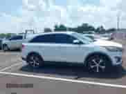 2016 Kia Sorento EX z VIN 5XYPHDA1XGG008732, wystawiony jako IAAI lot #42546431 z przebiegiem 155 098 mil mil oraz . Historia ofert i sprzedaży dostępna na DreamBid. Obrazek 13.