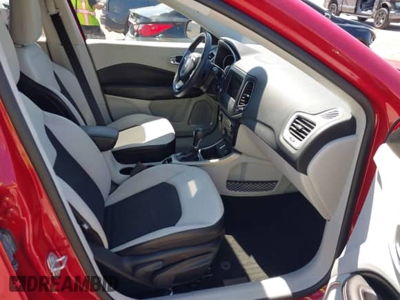 2020 Jeep Compass Latitude with VIN 3C4NJCBB8LT212512, listed as a IAAI auction lot 41796239 with 35,453 mi miles and . Bid and sale history available at DreamBid. Image 5.