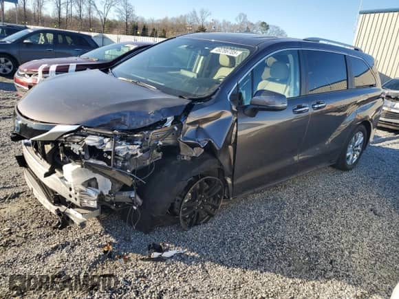 2023 Toyota Sienna Limited z VIN 5TDZRKECXPS178436, wystawiony jako Copart lot #49286705 z przebiegiem 12 622 mil mil oraz Szkoda całkowita • Salvage title. Historia ofert i sprzedaży dostępna na DreamBid. Obrazek 1.