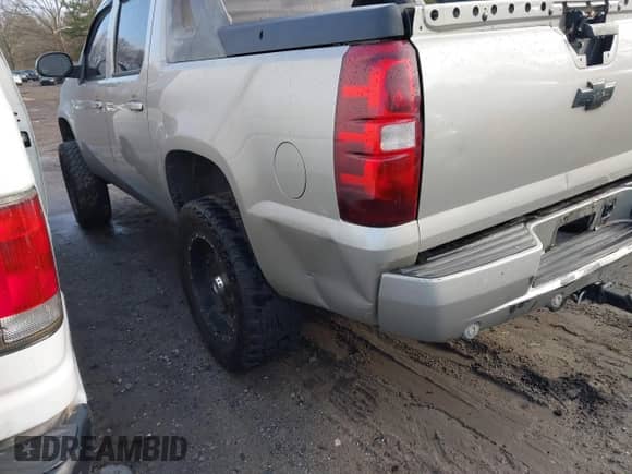 2007 Chevrolet Avalanche 3LT z VIN 3GNEC12J77G322298, wystawiony jako IAAI lot #41518993 z przebiegiem 181 211 mil mil oraz . Historia ofert i sprzedaży dostępna na DreamBid. Obrazek 5.