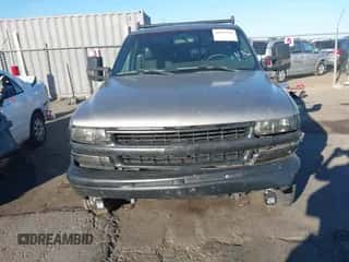 2001 Chevrolet Silverado 1500 z VIN 1GCEC14W31Z296341, wystawiony jako IAAI lot #43359515 z przebiegiem 160 697 mil mil oraz . Historia ofert i sprzedaży dostępna na DreamBid. Obrazek 6.