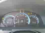 2013 Toyota Camry LE z VIN 4T1BD1FK4DU077881, wystawiony jako Copart lot #86800625 z przebiegiem 181 318 mil mil oraz Szkoda całkowita • Salvage title. Historia ofert i sprzedaży dostępna na DreamBid. Obrazek 9.