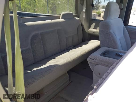 1998 Chevrolet Silverado 1500 z VIN 2GCEK19R4W1202814, wystawiony jako IAAI lot #43276189 z przebiegiem 380 182 mil mil oraz . Historia ofert i sprzedaży dostępna na DreamBid. Obrazek 8.