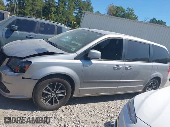 2017 Dodge Grand Caravan GT with VIN 2C4RDGEG0HR754981, listed as a IAAI auction lot 43179838 with 147,613 mi miles and . Bid and sale history available at DreamBid. Image 14.