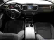 2018 Kia Sorento LX z VIN 5XYPGDA33JG383809, wystawiony jako Copart lot #67726675 z przebiegiem 114 685 mil mil oraz Czysty tytuł • Clean title. Historia ofert i sprzedaży dostępna na DreamBid. Obrazek 8.