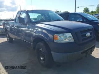 2006 Ford F-150 XL z VIN 1FTRF12276NA37990, wystawiony jako IAAI lot #43087432 z przebiegiem 164 666 mil mil oraz . Historia ofert i sprzedaży dostępna na DreamBid. Obrazek 1.