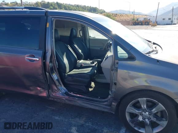 2013 Toyota Sienna SE с VIN 5TDXK3DC5DS368658, выставлен на аукционе IAAI как лот 43090065 с пробегом 144 889 миль миль и . История ставок и продаж доступна на DreamBid. Изображение 6.