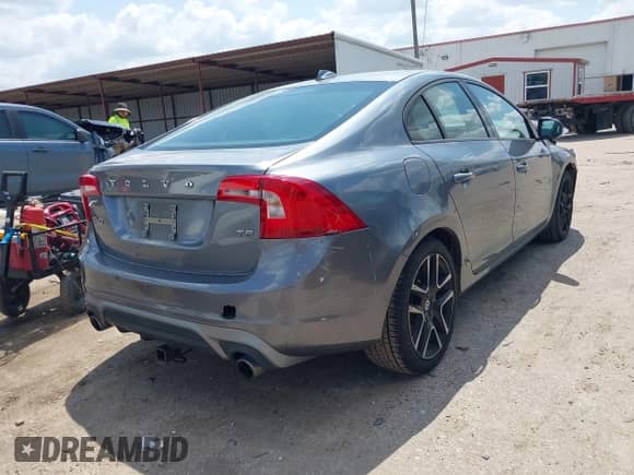 2017 Volvo S60 Dynamic с VIN YV126MFL1H2430565, выставлен на аукционе IAAI как лот 42201760 с пробегом 128 436 миль миль и . История ставок и продаж доступна на DreamBid. Изображение 4.