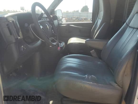 2015 Chevrolet Express Cargo with VIN 1GCWGFCF0F1212991, listed as a Copart auction lot 81043385 with 286,399 mi miles and Clean title. Bid and sale history available at DreamBid. Image 7.