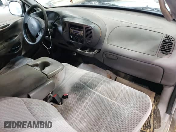 1997 Ford F-150 z VIN 1FTDX0766VKD13203, wystawiony jako Copart lot #84887625 z przebiegiem 251 112 mil mil oraz Szkoda całkowita • Salvage title. Historia ofert i sprzedaży dostępna na DreamBid. Obrazek 8.