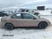 2000 Dodge Neon Highline z VIN 1B3ES46C1YD680067, wystawiony jako IAAI lot #41461937 z przebiegiem 254 719 mil mil oraz . Historia ofert i sprzedaży dostępna na DreamBid. Obrazek 13.