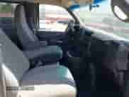 2011 Chevrolet Express Passenger 1LT z VIN 1GAZG1FG1B1104810, wystawiony jako IAAI lot #42675746 z przebiegiem 16 391 mil mil oraz . Historia ofert i sprzedaży dostępna na DreamBid. Obrazek 5.