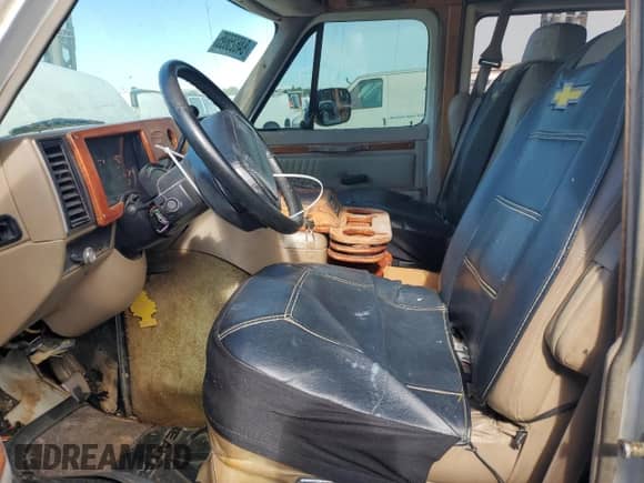 1995 Chevrolet Chevy Van с VIN 1GBEG25K7SF129087, выставлен на аукционе Copart как лот 84625695 с пробегом 170 547 миль миль и Чистый • Clean title. История ставок и продаж доступна на DreamBid. Изображение 7.